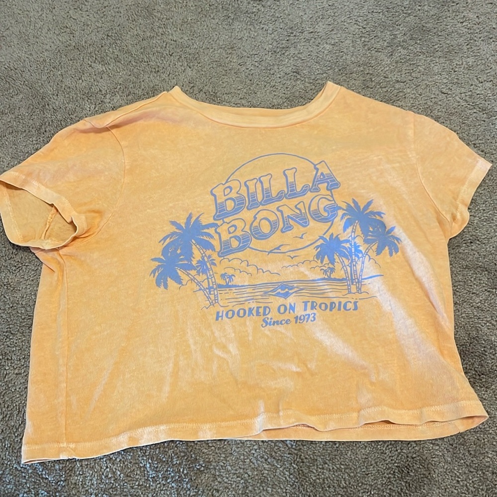 Billabong baby tee size medium